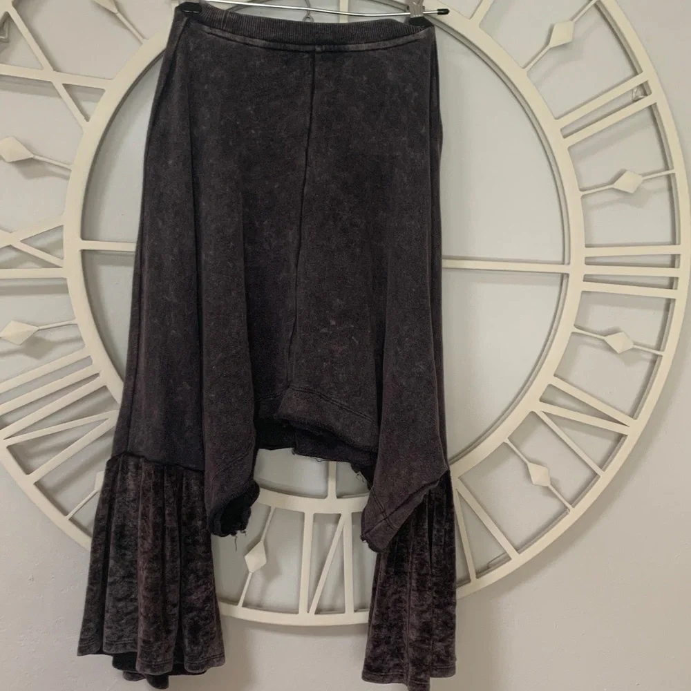 Free People Glorious Sleeve Charcoal Velvet Cropped shirt with bell sleeves - Picture 9 of 9